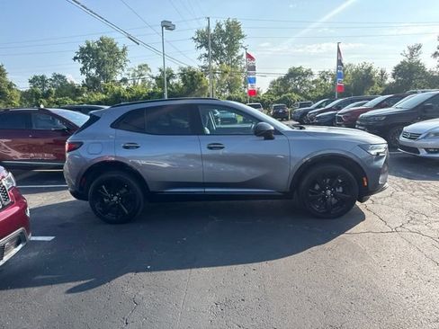 Used 2022 Buick Envision Essence w/ Technology Package I FWD image 4