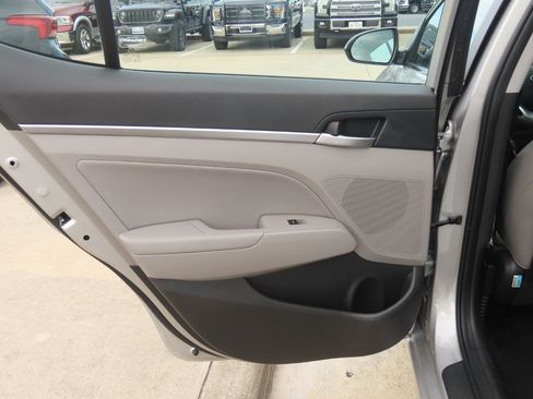 Used 2020 Hyundai Elantra Limited w/ Ultimate Package 03 FWD image 17