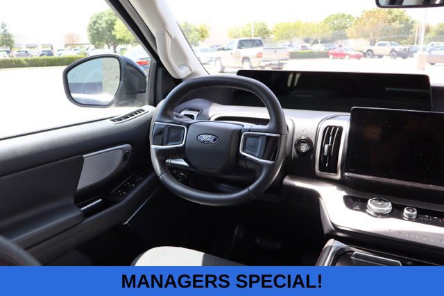 Used 2025 Ford Expedition Max Active AWD/4WD image 13