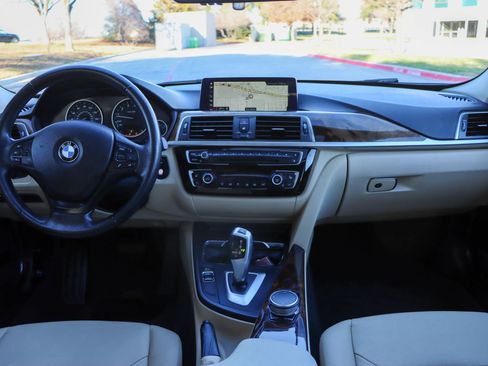 Used 2018 BMW 320i Sedan image 25