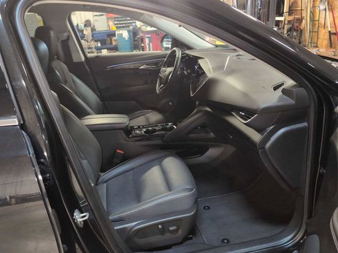 Used 2023 Buick Envision Essence image 24