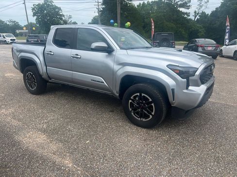 Used 2024 Toyota Tacoma TRD Sport AWD/4WD image 5