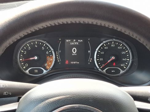 Used 2016 Jeep Renegade Latitude AWD/4WD image 22