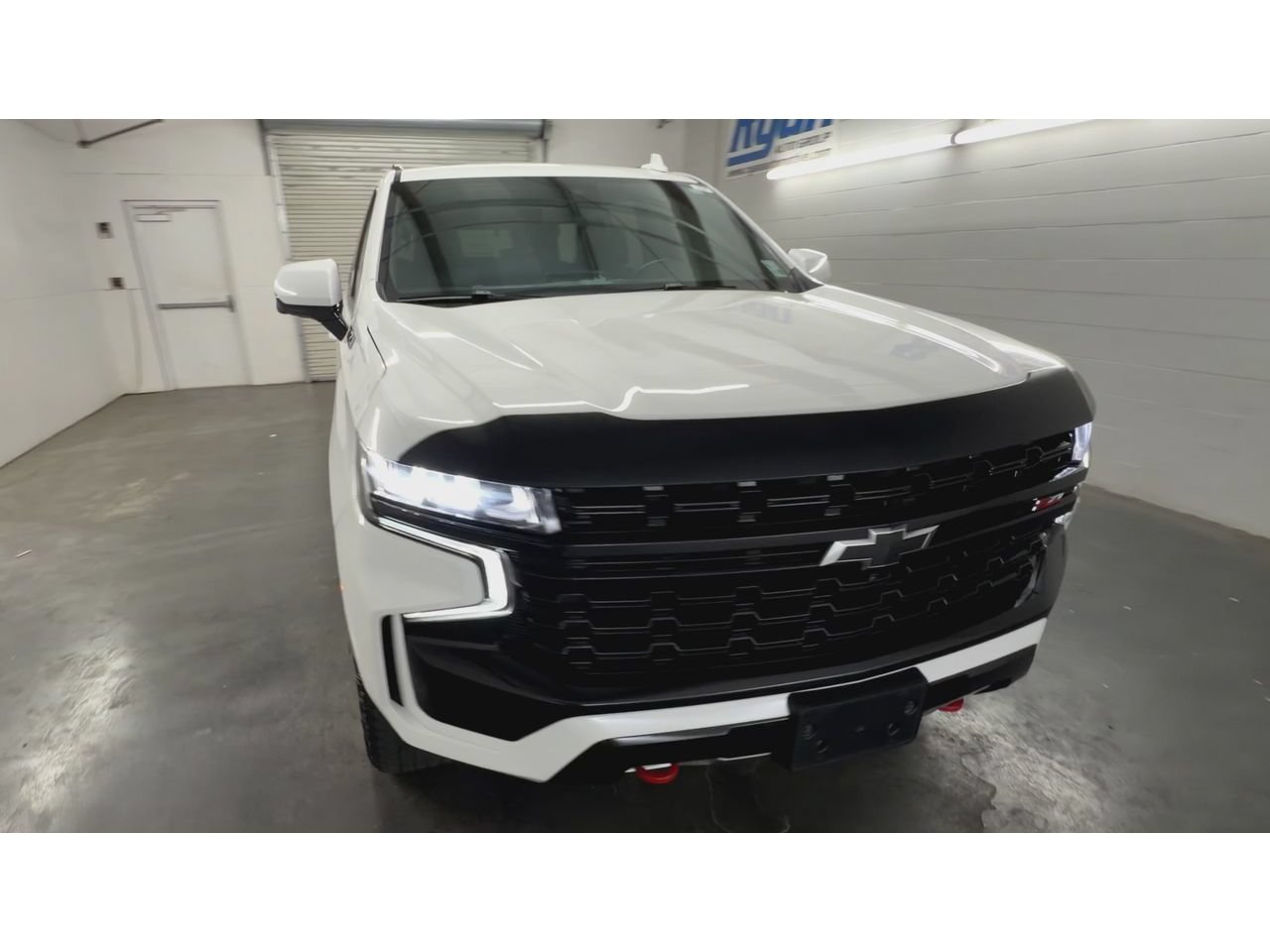 Used 2024 Chevrolet Tahoe Z71 w/ Luxury Package AWD/4WD image 3