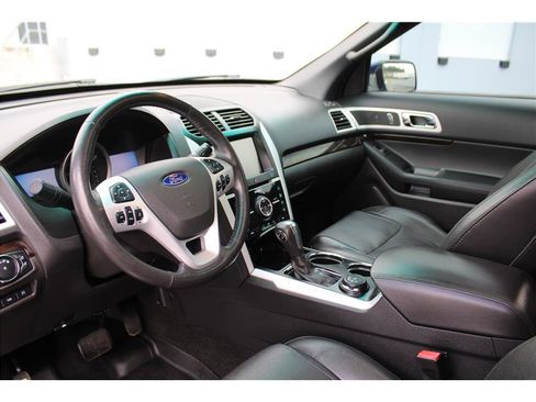 Used 2014 Ford Explorer Limited w/ Equipment Group 302A AWD/4WD image 9