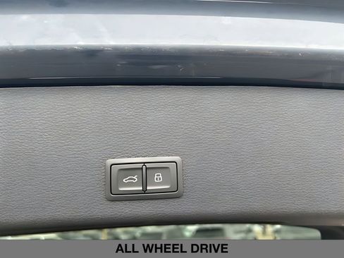 Used 2024 Audi Q8 e-tron Premium image 15