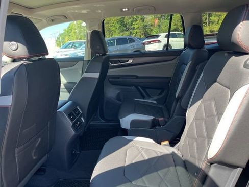 New 2026 Volkswagen Atlas Peak Edition image 13