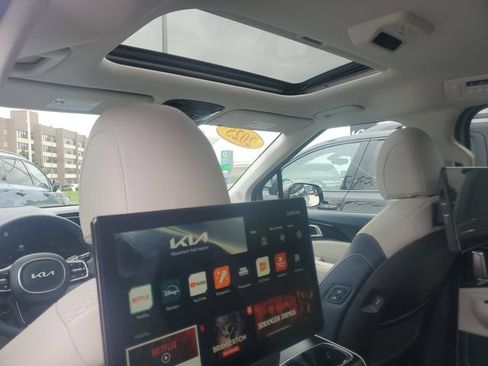 Used 2025 Kia Carnival SX Prestige FWD image 11