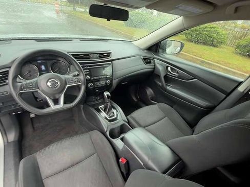 Used 2017 Nissan Rogue S image 18