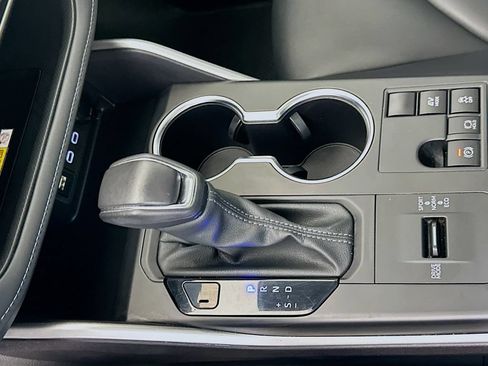 Certified 2024 Toyota Highlander XLE FWD image 17