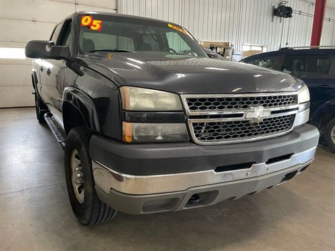 Used 2005 Chevrolet Silverado 3500 LS w/ Heavy-Duty Power Package AWD/4WD image 4