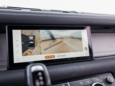 Used 2021 Land Rover Defender 90 X-Dynamic S image 18