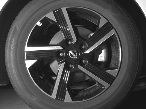 Used 2025 Nissan Sentra SV FWD image 13