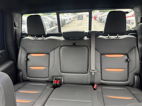 Certified 2025 GMC Sierra 2500 AT4 w/ AT4 Premium Plus Package AWD/4WD image 19