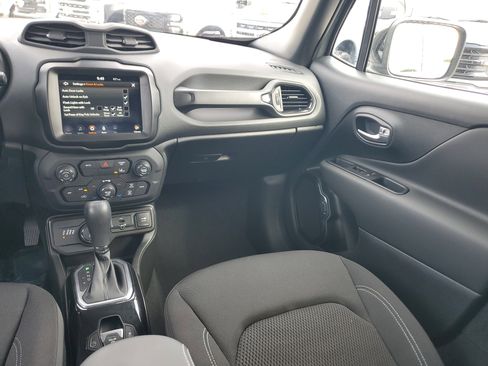 Used 2022 Jeep Renegade Altitude w/ Convenience Group AWD/4WD image 16