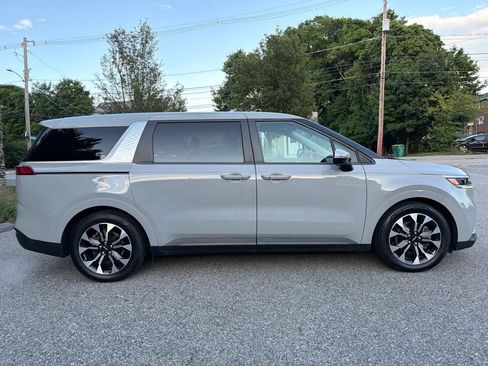 Certified 2024 Kia Carnival EX FWD image 8