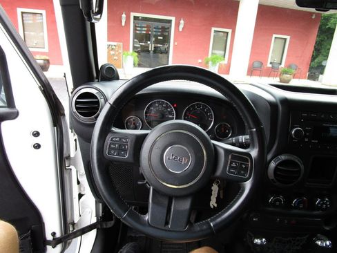 Used 2012 Jeep Wrangler Sport w/ Connectivity Group AWD/4WD image 11