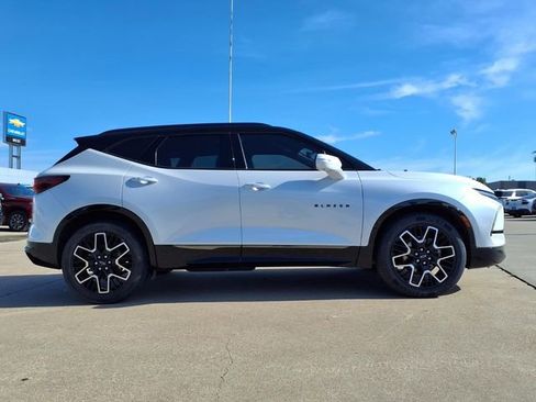 Used 2023 Chevrolet Blazer RS w/ Driver Confidence II Package FWD image 4