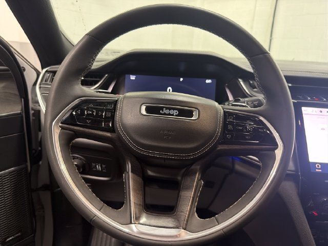 Used 2023 Jeep Grand Cherokee Overland AWD/4WD image 15
