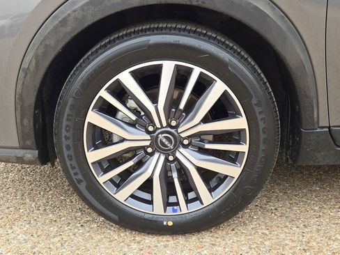 Used 2024 Nissan Kicks SV image 11