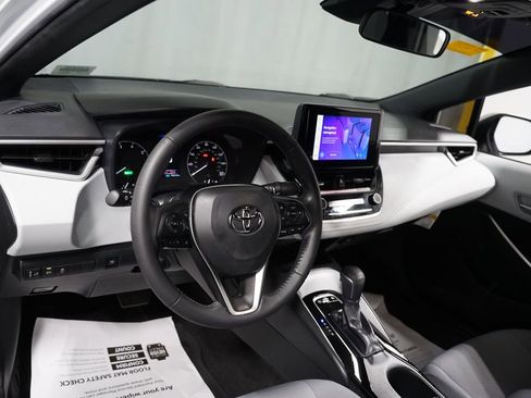 Used 2024 Toyota Corolla SE image 11