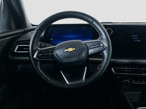 Used 2025 Chevrolet Traverse LT FWD image 18