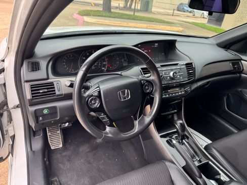 Used 2017 Honda Accord Sport image 16