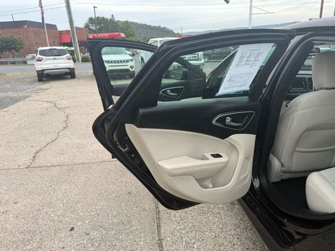 Used 2015 Chrysler 200 Limited FWD image 39