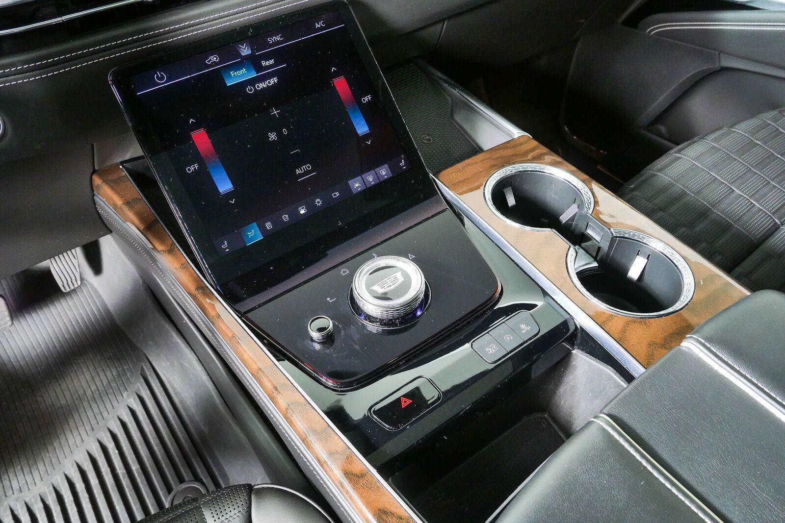 Used 2025 Cadillac Escalade ESV Sport Platinum w/ LPO, ONYX Package AWD/4WD image 17