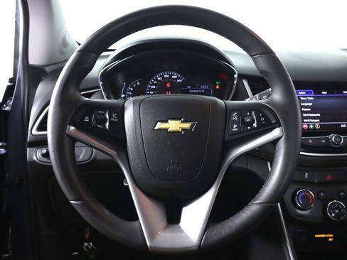 Used 2021 Chevrolet Trax LT w/ LT Convenience Package image 11