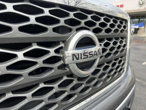 Used 2017 Nissan Titan SV image 11