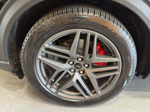 Used 2025 Ford Explorer ST AWD/4WD image 9