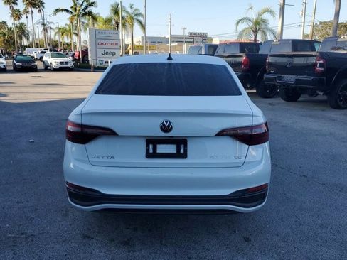 Used 2023 Volkswagen Jetta SE w/ Panoramic Sunroof Package image 6