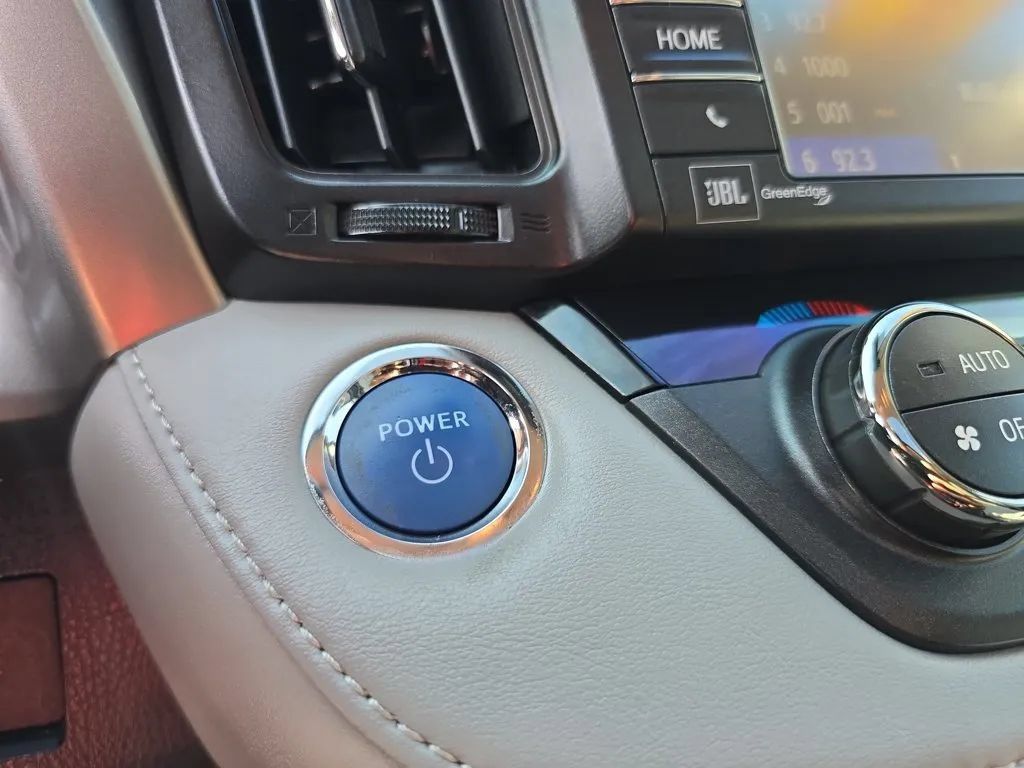 Used 2018 Toyota RAV4 Limited AWD/4WD image 24