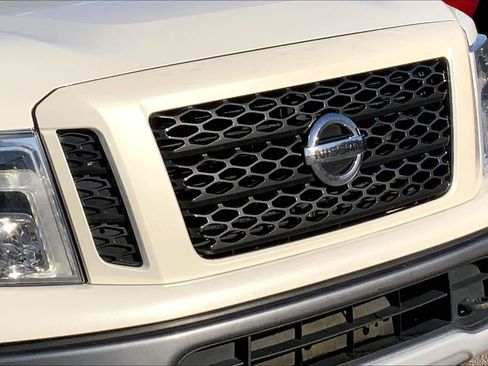 Used 2018 Nissan Titan PRO-4X image 26