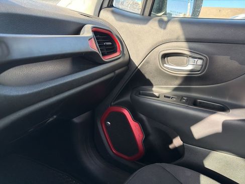 Used 2018 Jeep Renegade Trailhawk w/ Popular Equipment Group AWD/4WD image 3