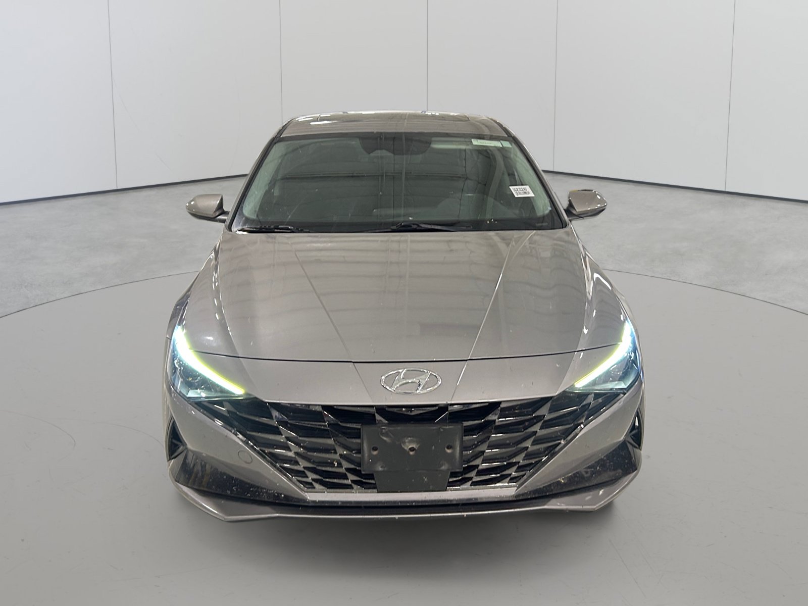 Used 2022 Hyundai Elantra SEL w/ Convenience + Premium Package FWD image 2