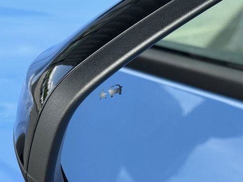 Used 2024 Chevrolet Trax RS w/ Sunroof Package FWD image 9
