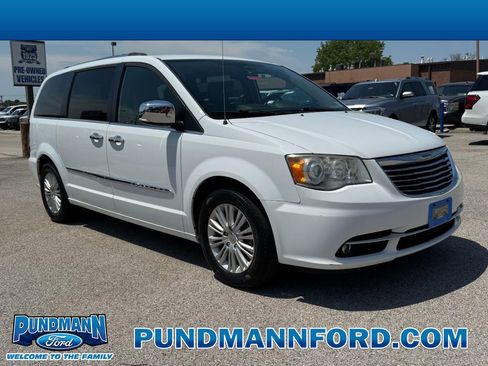 Used 2014 Chrysler Town & Country Limited w/ Luxury Group FWD image 1