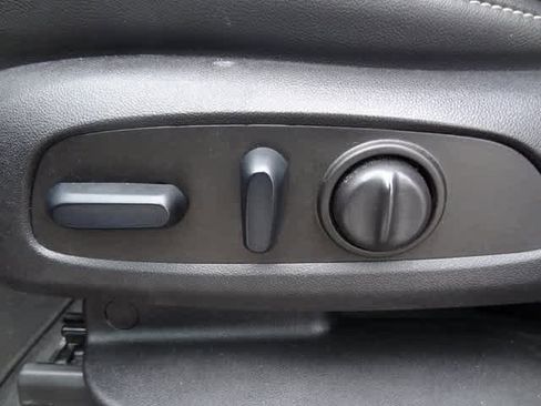 Used 2023 Chevrolet Traverse LT image 7