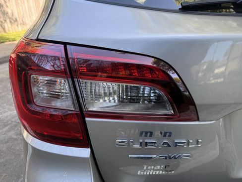 Used 2017 Subaru Outback 2.5i Limited image 11