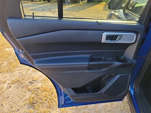 Used 2020 Ford Explorer Limited w/ Class III Trailer Tow Package image 32