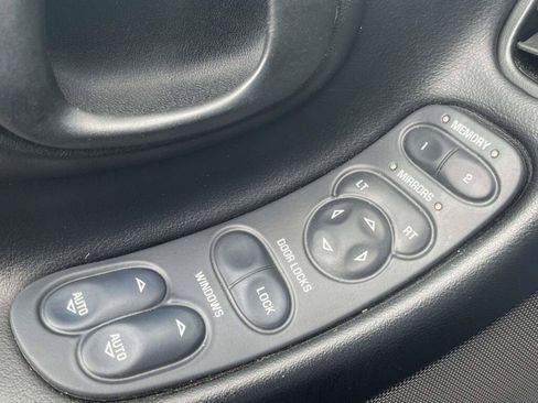 Used 2000 Chevrolet Corvette Coupe w/ Memory Pkg RWD image 21