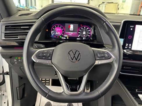 Used 2024 Volkswagen Atlas Cross Sport SEL R-Line AWD/4WD image 13
