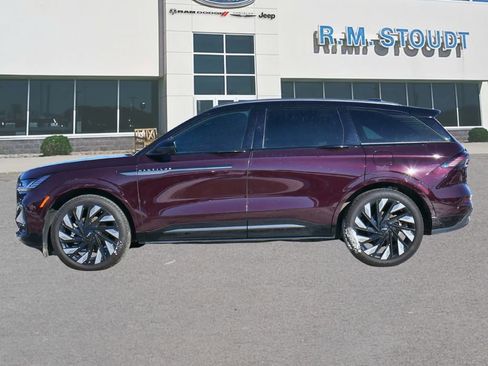 Used 2024 Lincoln Nautilus Reserve w/ Equipment Group 203A image 3