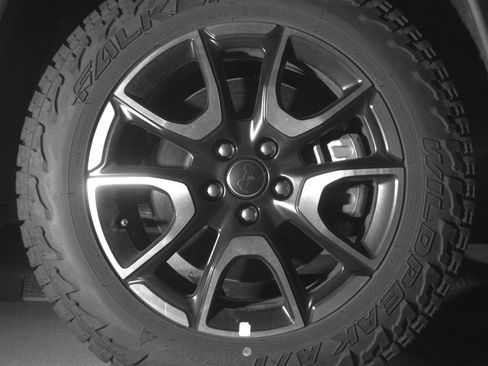 Used 2025 Jeep Compass Trailhawk AWD/4WD image 13