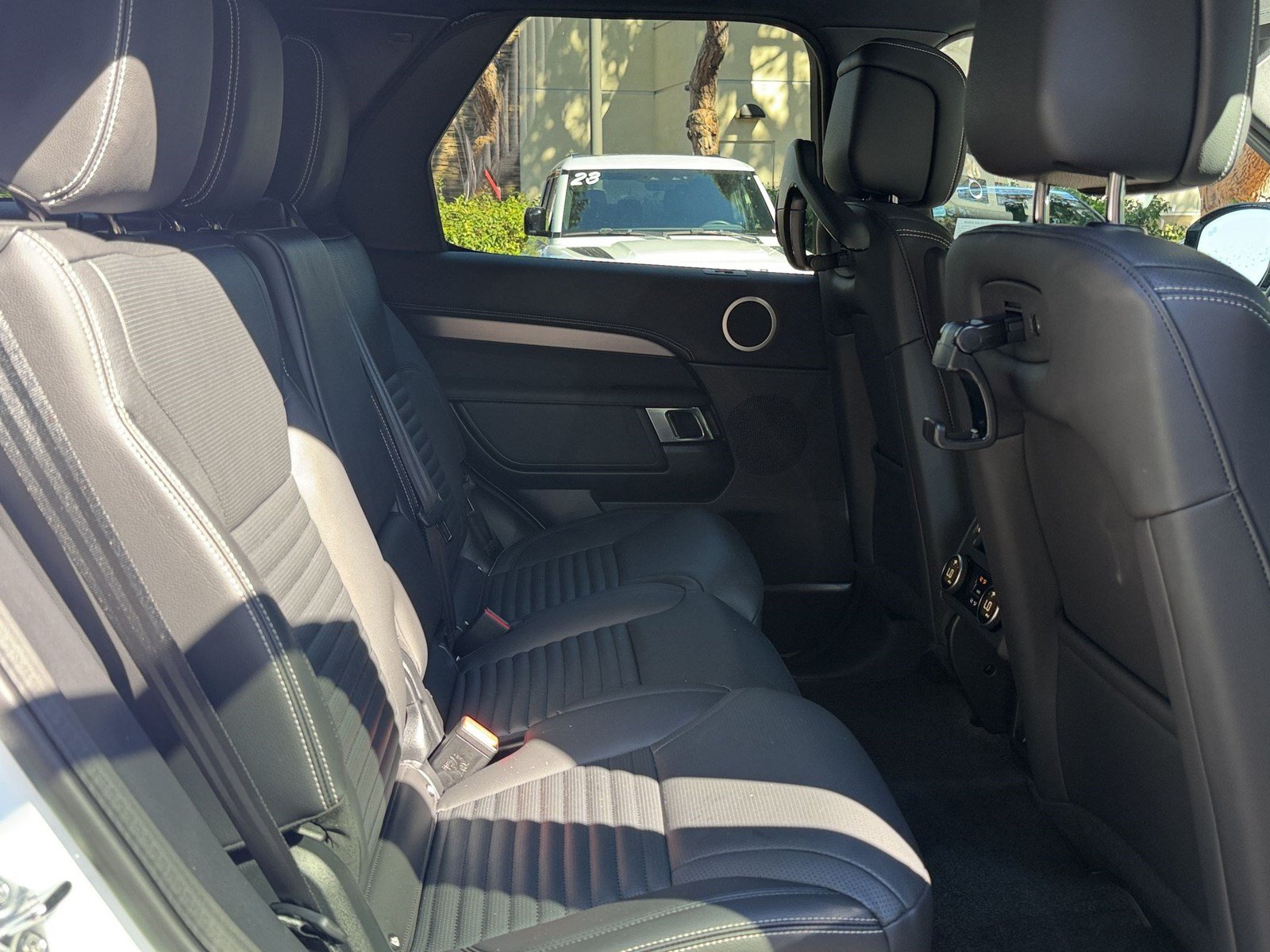 New 2026 Land Rover Discovery Limited Edition AWD/4WD image 31