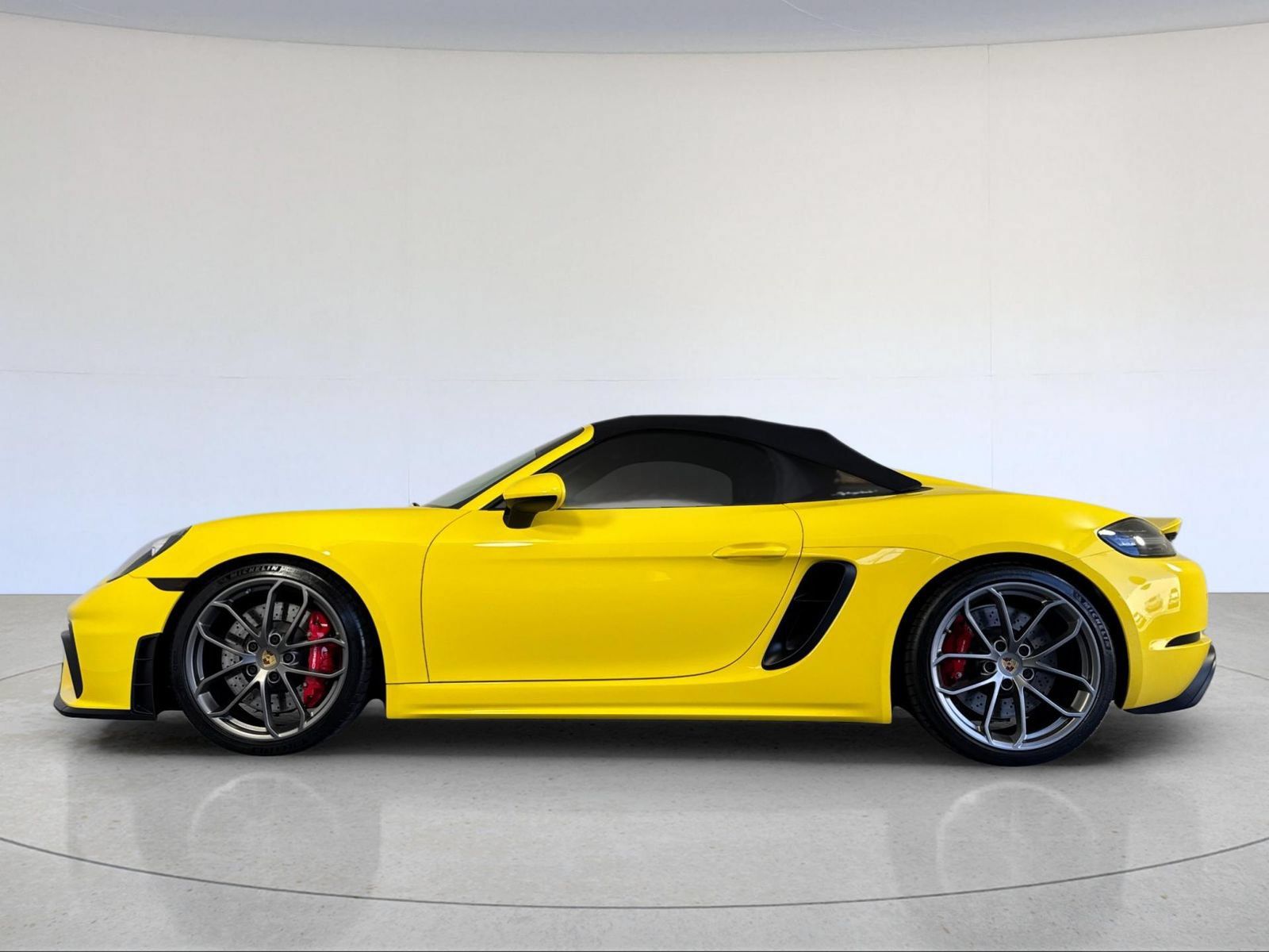Certified 2022 Porsche 718 Boxster Spyder RWD image 2