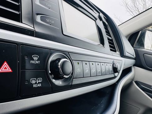 Used 2016 Toyota Highlander LE image 22