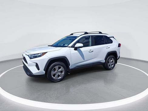 Used 2022 Toyota RAV4 XLE AWD/4WD image 5